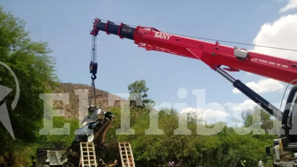 Imágenes exclusivas:  mirá cómo sacaban los restos del helicóptero