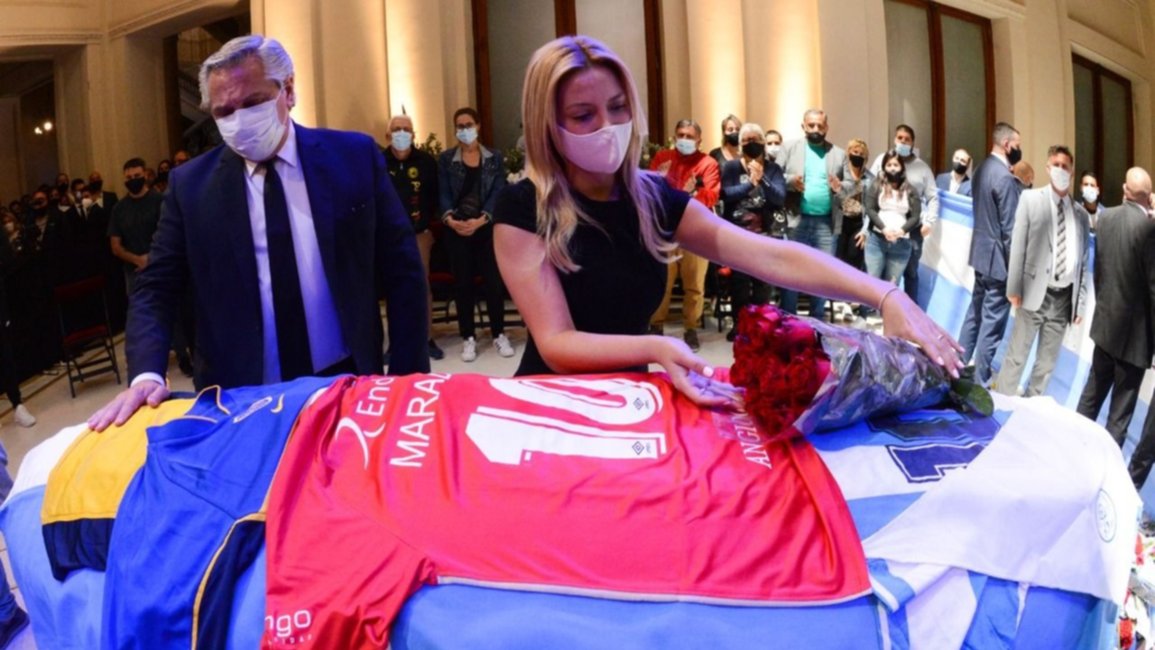 Alberto Fernández reconoció la presencia de barrabravas en el velorio de Diego Maradona