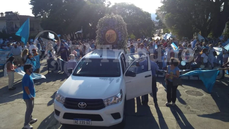 VIDEO. Masiva caravana celeste para rechazar la legalización del aborto 