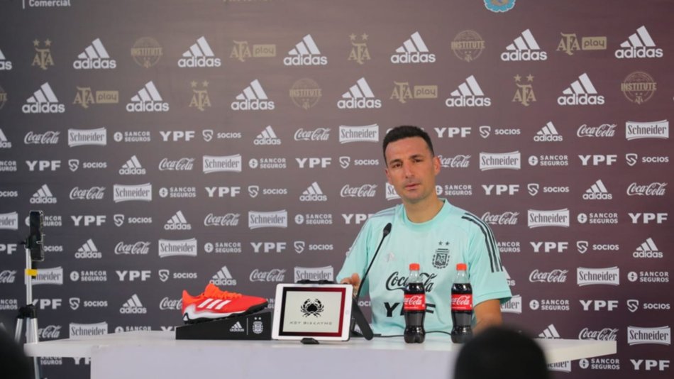 Scaloni: “Messi está bien y, si sigue así, va a jugar”