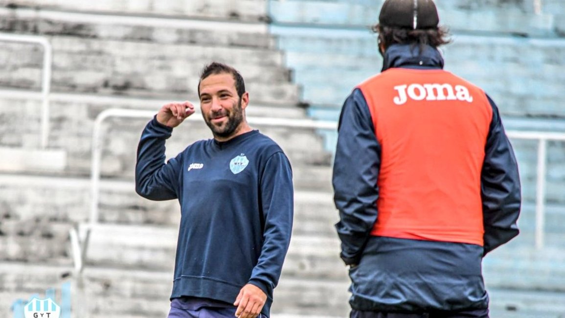 Gimnasia y Tiro, con el once listo, parte a Chaco