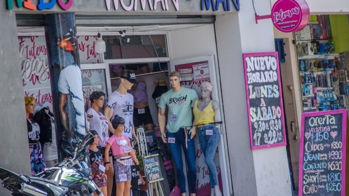 Muchos comercios del centro de Salta decidieron abrir en el feriado