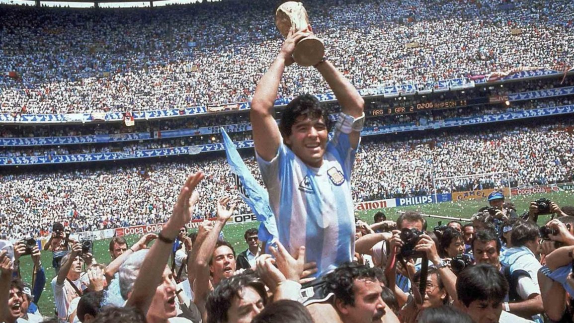 Homenajes, el recuerdo de los testigos de su magia y una misa en el primer año sin Maradona