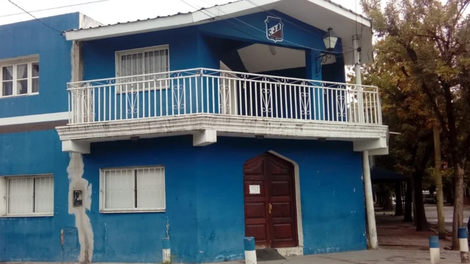 "A club lo están transformando en un centro vecinal"