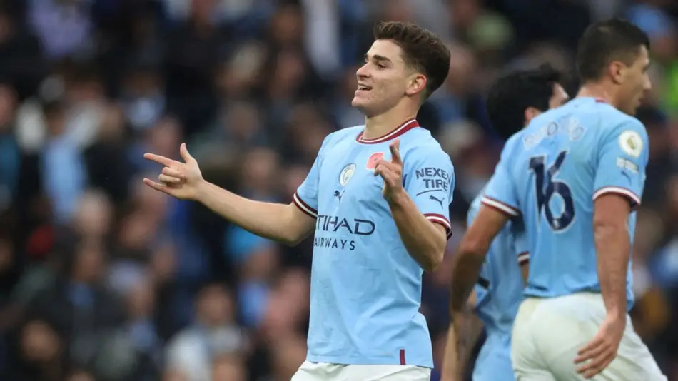 Otro golazo de Julián Álvarez en la Premier League dejó asombrado a Haaland