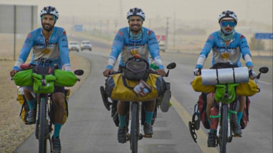 Bicicleta y avión, los transportes de tres cordobeses que llegaron a Qatar