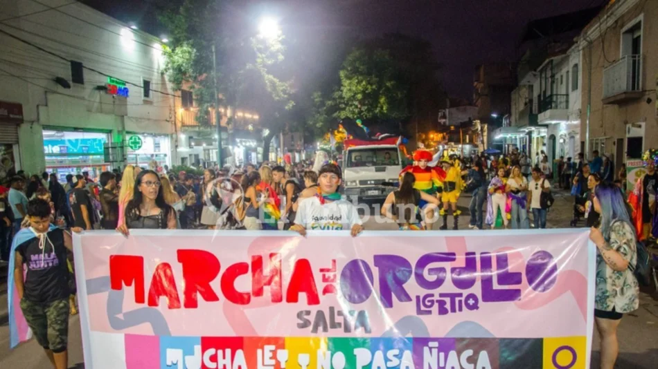 VIDEO. Entre reclamos y colores, la comunidad LGBTIQ+ realizó la 19ª marcha del Orgullo en Salta