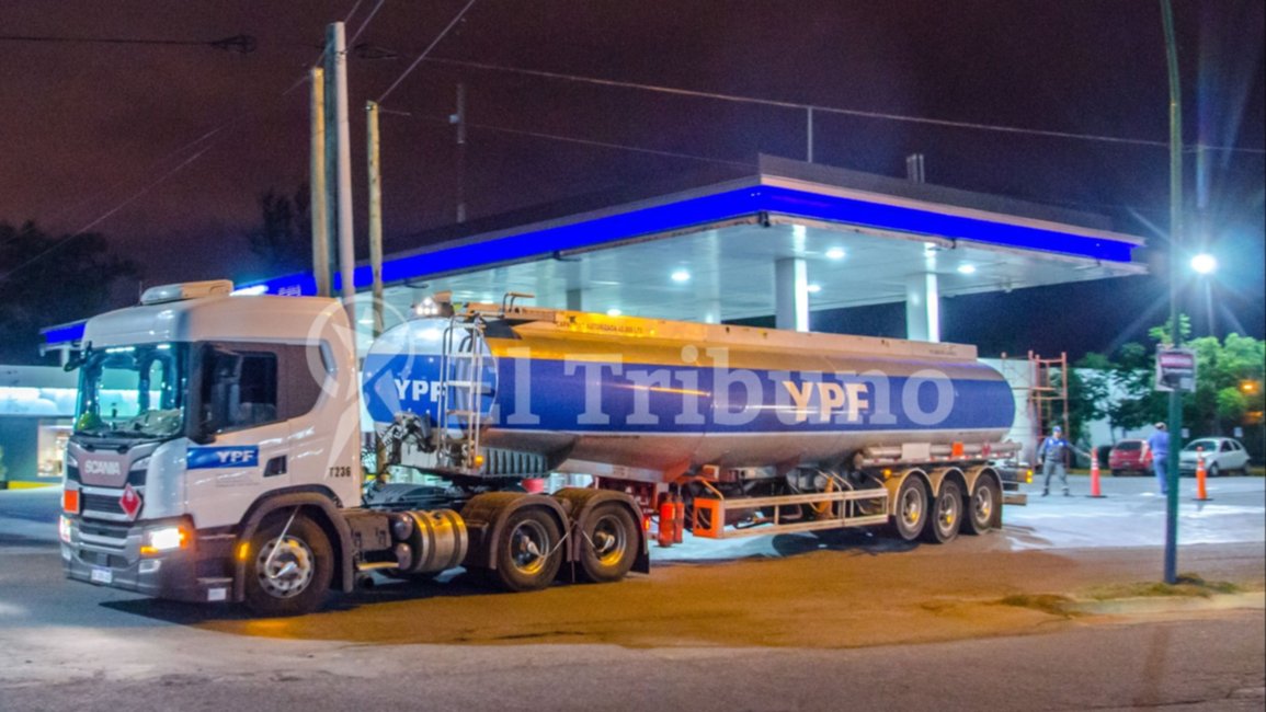 Sergio Massa y las petroleras negocian los aumentos, pero no hay combustible