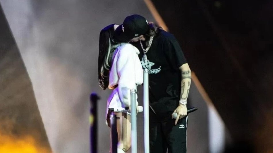 Nicki Nicole confirmó su relación con Peso Pluma con un beso