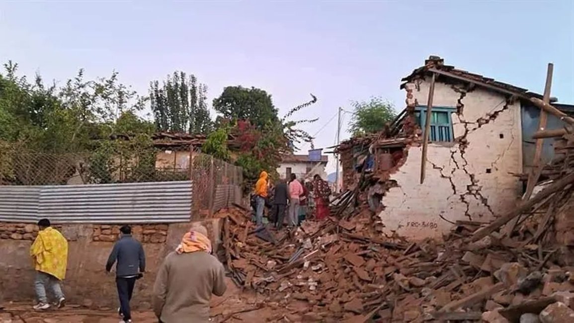 Un terremoto en Nepal dejó más de 130 muertos y cientos de heridos