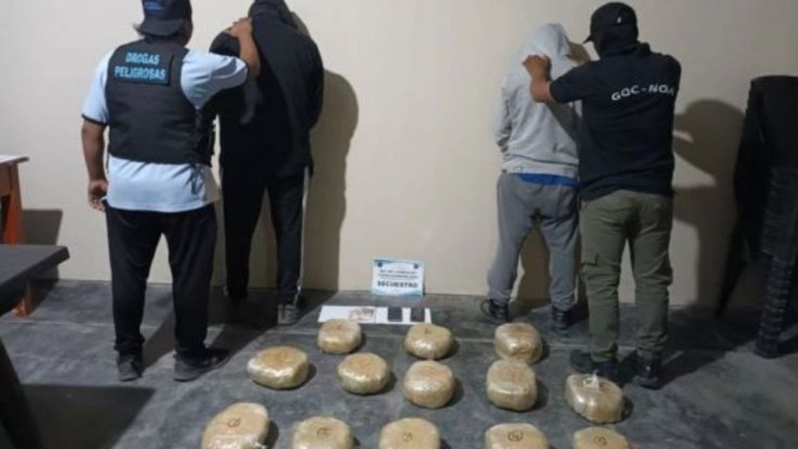 Operativo contra el narcotráfico sobre la ruta nacional 9 en La Caldera