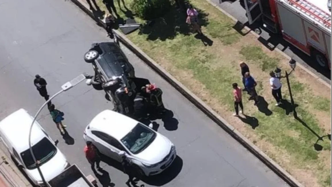 Increíble vuelco en la avenida Entre Ríos