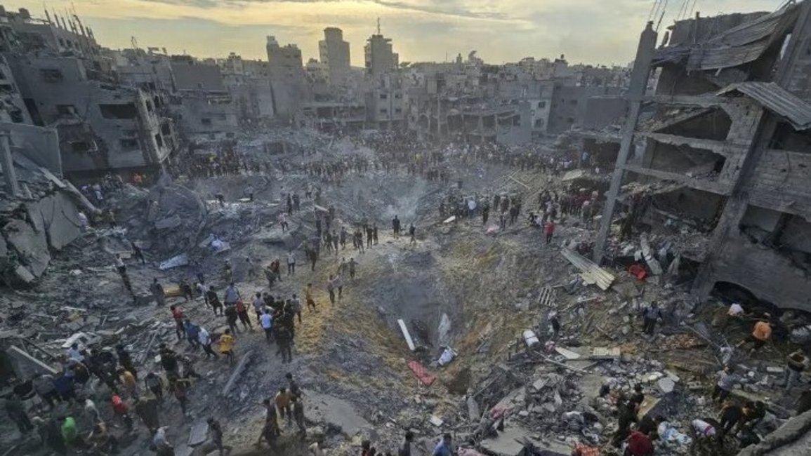 Israel partió en dos la Franja de Gaza y continúa con los bombardeos
