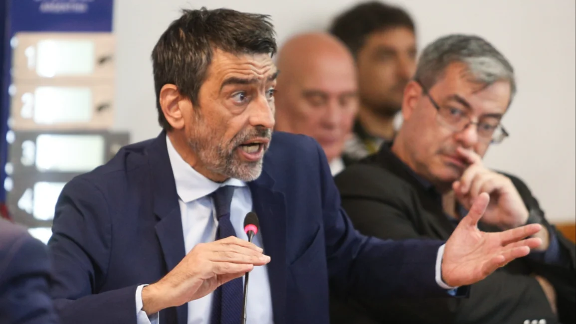 La causa por espionaje suma tensiones en la política