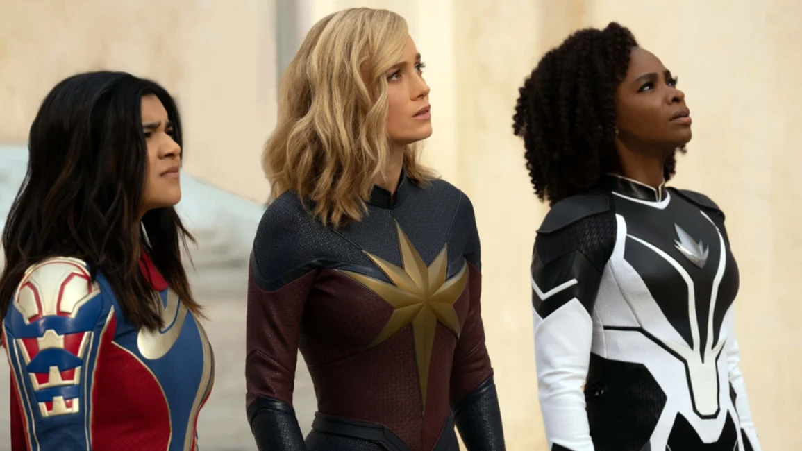 Carol Danvers/Capitana Marvel (Larson), Monica Rambeau (Parris) y la adolescente Kamala Khan/Ms. Marvel (Vellani).