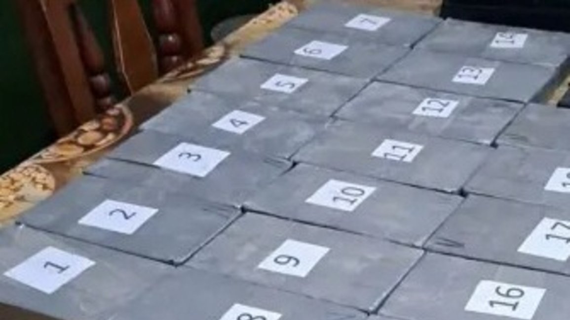 Iban en micro con 21 kilos de cocaína