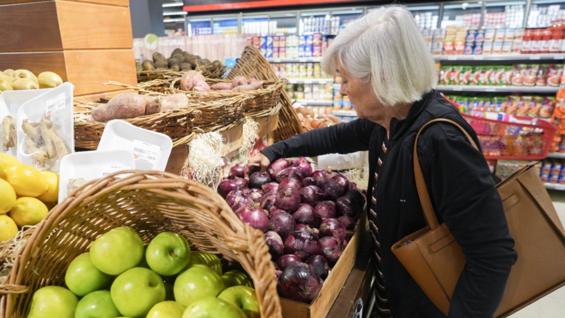  El dato esperado por Massa: la inflación bajó a 8,3% y suma 142,7% en 12 meses
