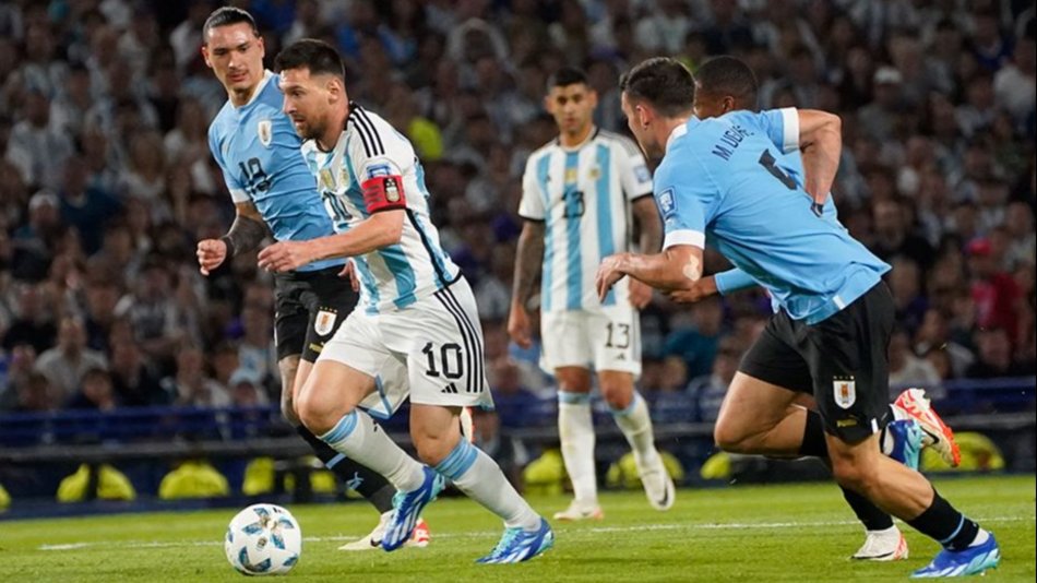 Baldazo de agua fría: Uruguay le ganó a Argentina 2 a 0 en La Bombonera