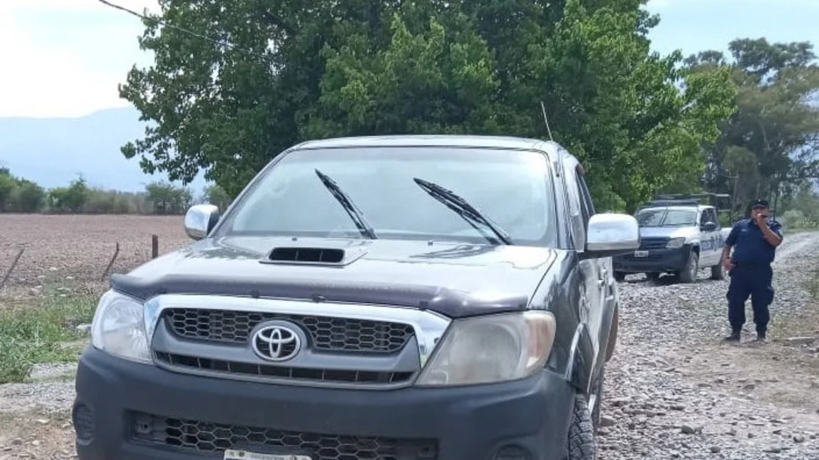  Camioneta narco tenía cédula verde de diez personas