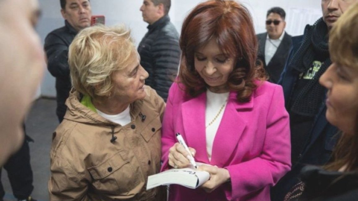 Balotaje 2023. Votó Cristina Kirchner: "es importante que se exprese la gente"