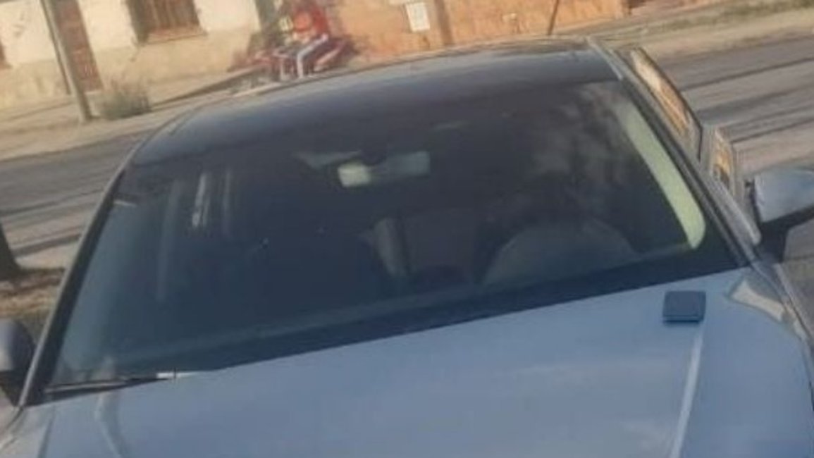 Tres hombres fueron detenidos con automóvil robado y armas en barrio Solís Pizarro