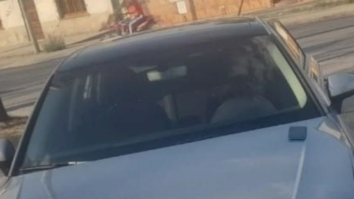 Tres hombres fueron detenidos con automóvil robado y armas en barrio Solís Pizarro