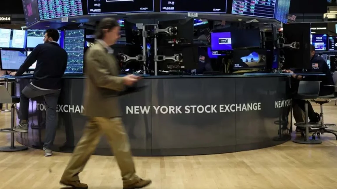 Euforia en Wall Street tras la victoria de Milei: las acciones argentinas suben hasta 42% y se disparan los bonos