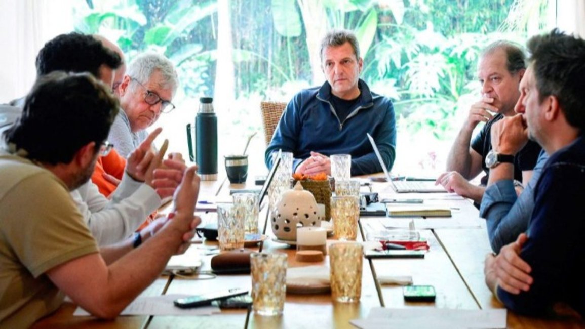 Massa seguirá al frente del Ministerio de Economía y designó un equipo para la transición con Milei