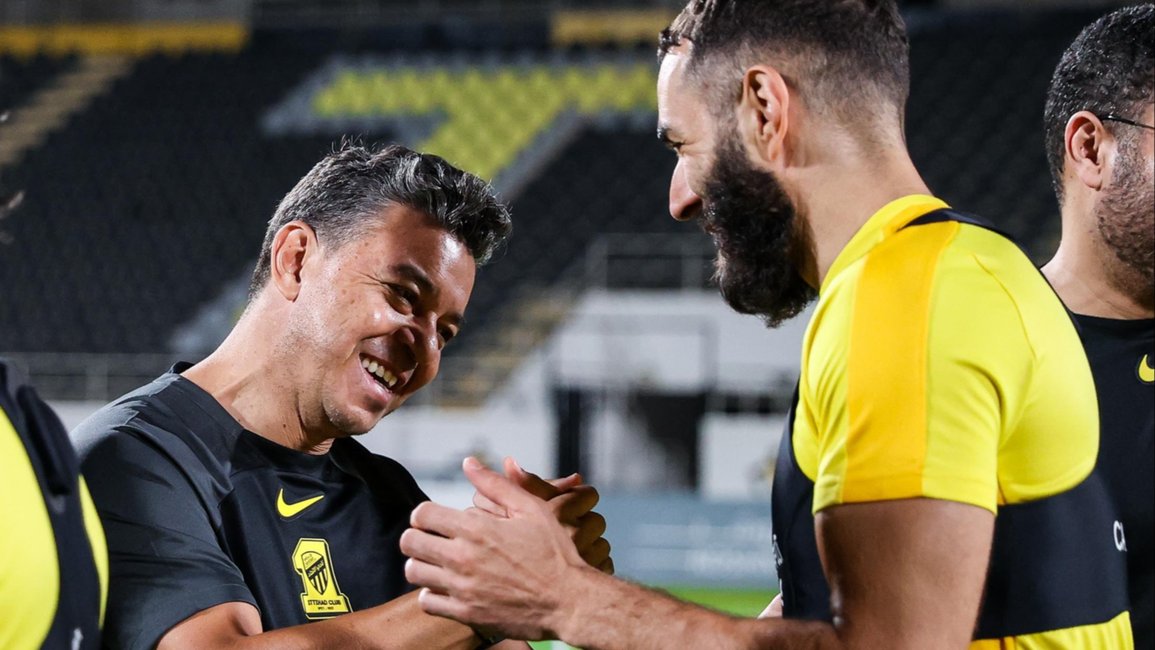 Marcelo Gallardo dirigió su primera practica en Al Ittihad con la presencia de Benzema y Kanté