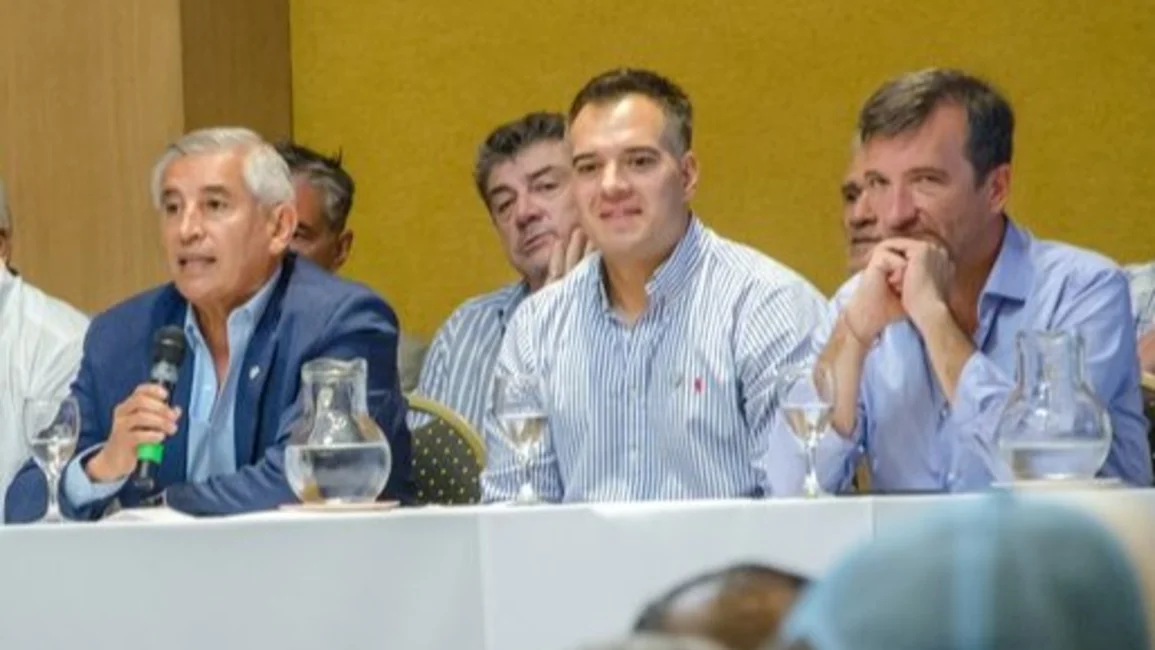 La oposición del albo apunta a una profunda modernización
