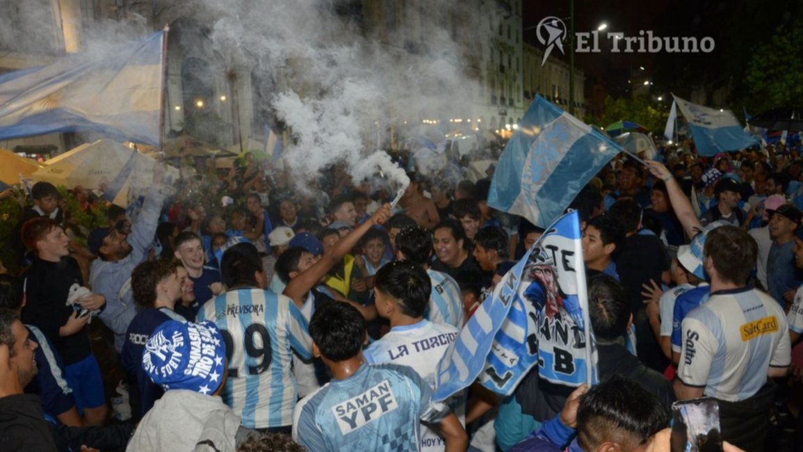 Campeón del Federal A: Cientos de hinchas de Gimnasia y Tiro festejaron el regreso a la Primera Nacional