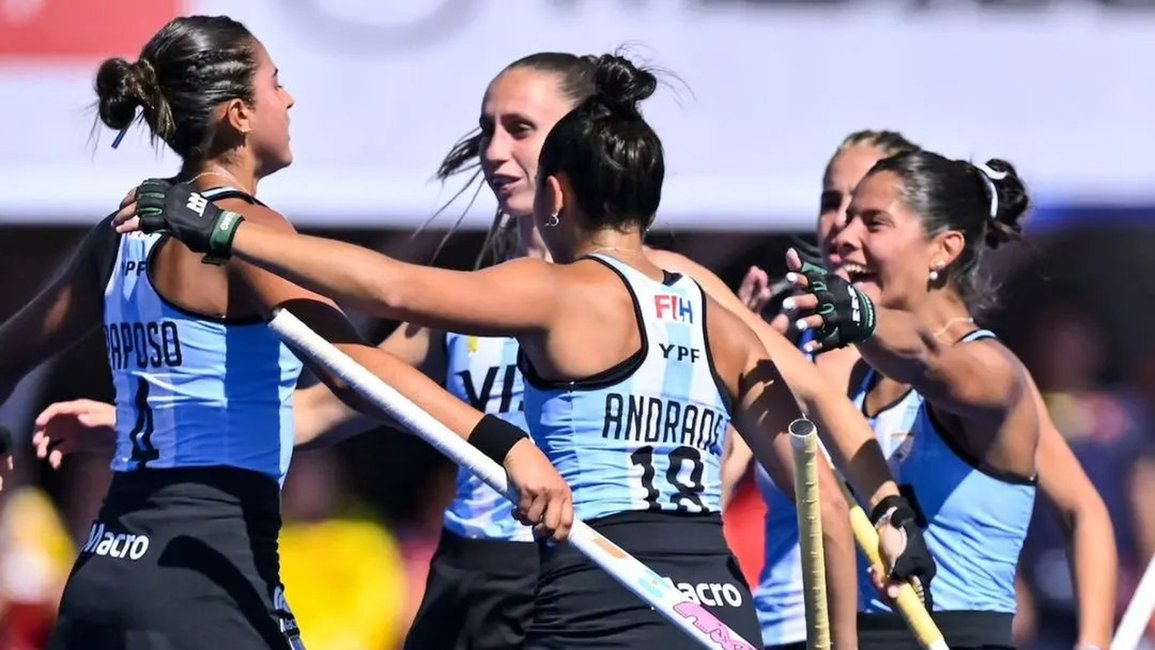 VIDEO Con gol de la salteña Raposo Las Leoncitas ganaron en su debut en el Mundial juvenil de hockey