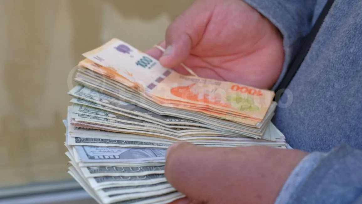 Dólar blue en Salta: sigue en baja y crece la expectativa de cara al cambio de Gobierno