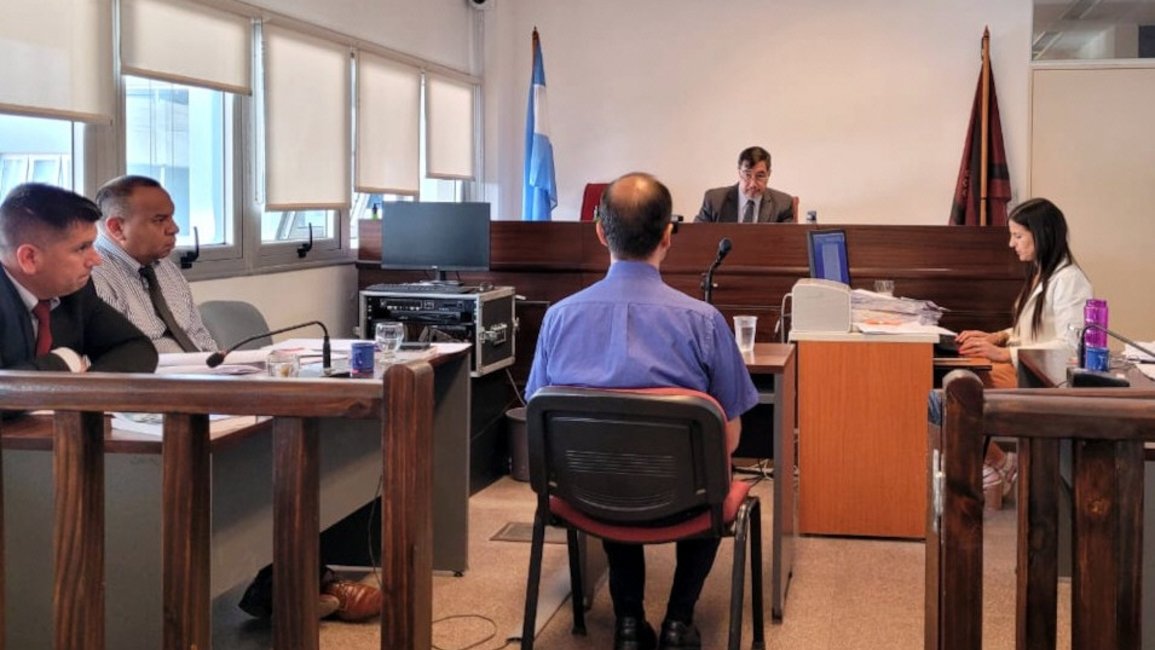  Vecino complicó la situación de un policía