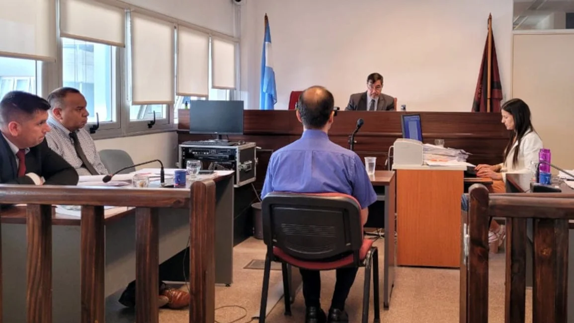  Vecino complicó la situación de un policía