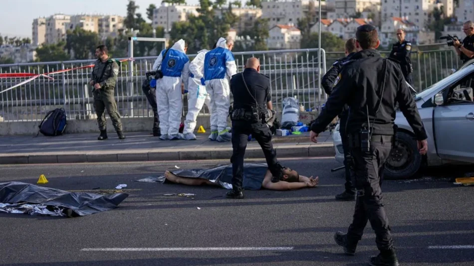 VIDEO Ataque terrorista en Jerusalén: Bajaron de un auto, abrieron fuego y asesinaron a tres personas