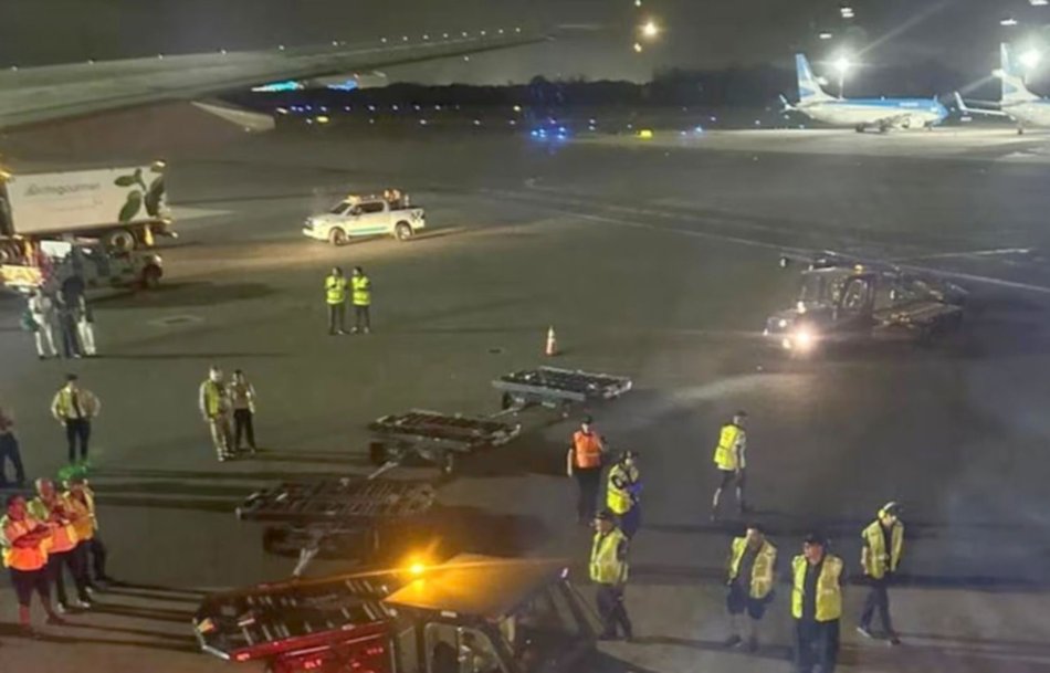 Un vuelo que iba a Nueva York regresó de emergencia a Ezeiza luego de detectarse ruidos en la bodega- Un vuelo que iba a Nueva York regresó de emergencia a Ezeiza luego de detectarse ruidos en la bodega