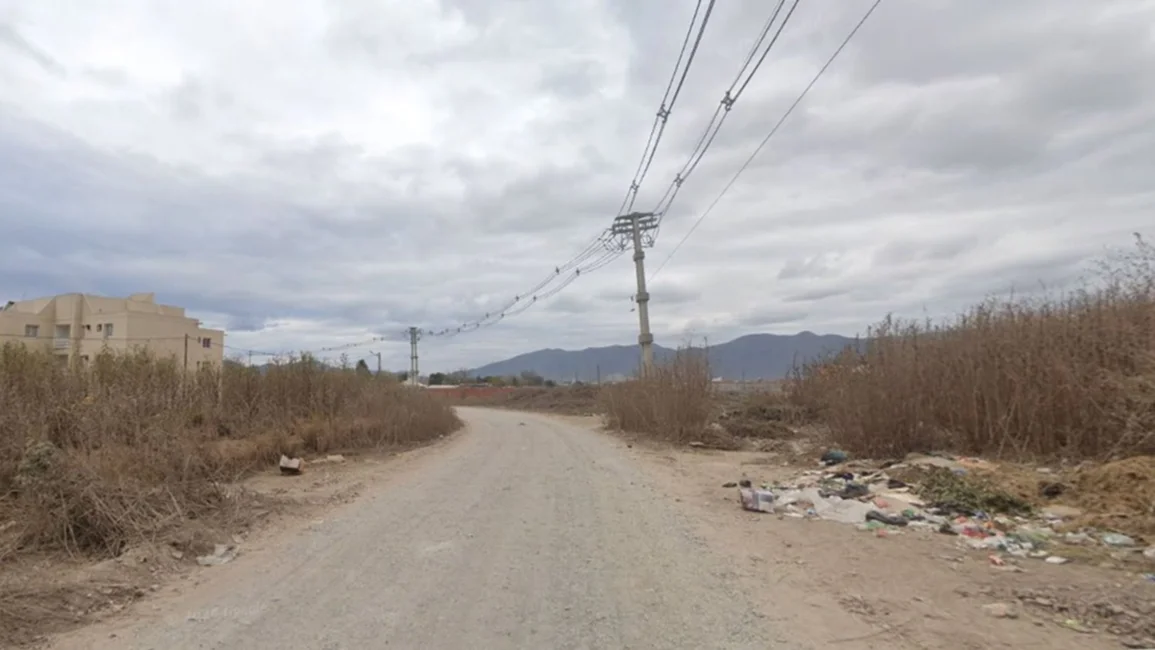 VIDEO. Un hombre quiso abusar de una adolescente, pero la víctima logró huir: arrestaron al sujeto en un descampado de zona sur