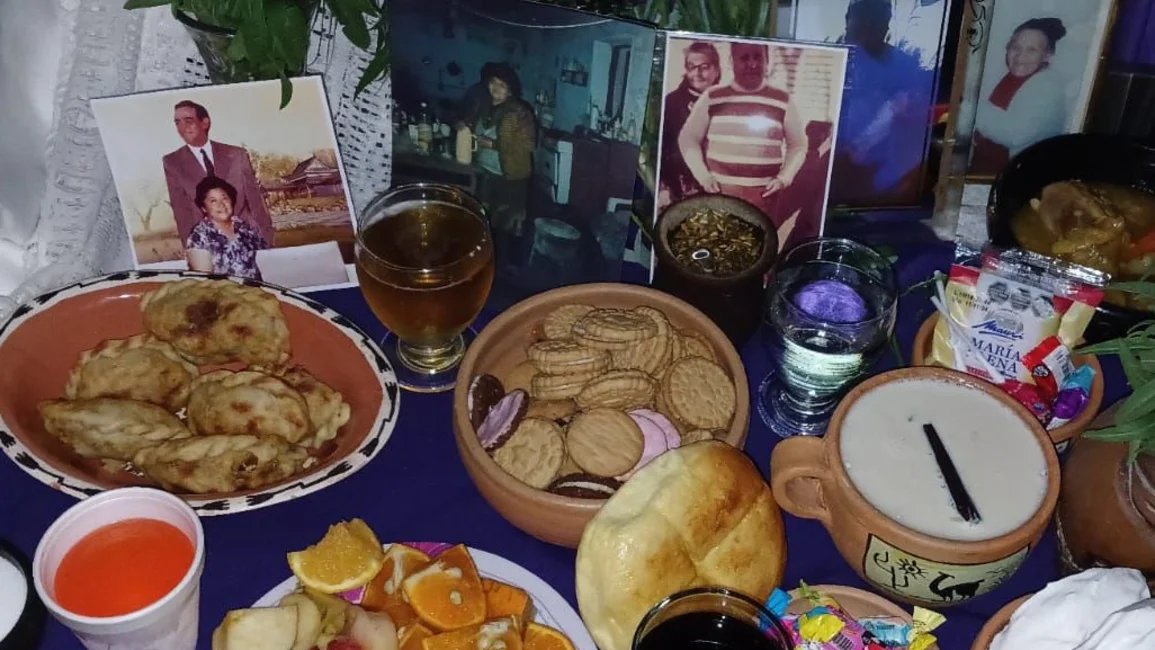 Día de los Fieles Difuntos: tradición y memoria, la mesa de ofrendas que conecta a las familias