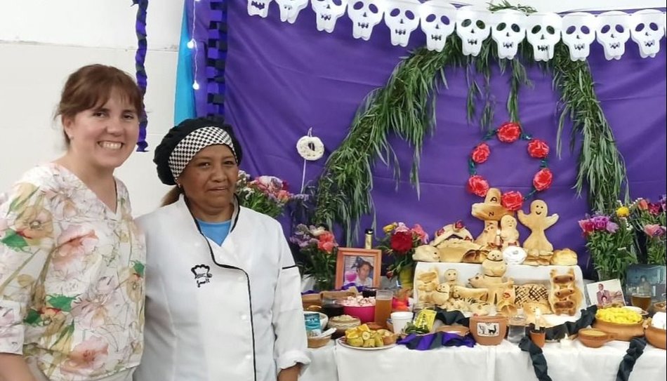 Día de los Fieles Difuntos: tradición y memoria, la mesa de ofrendas que conecta a las familias