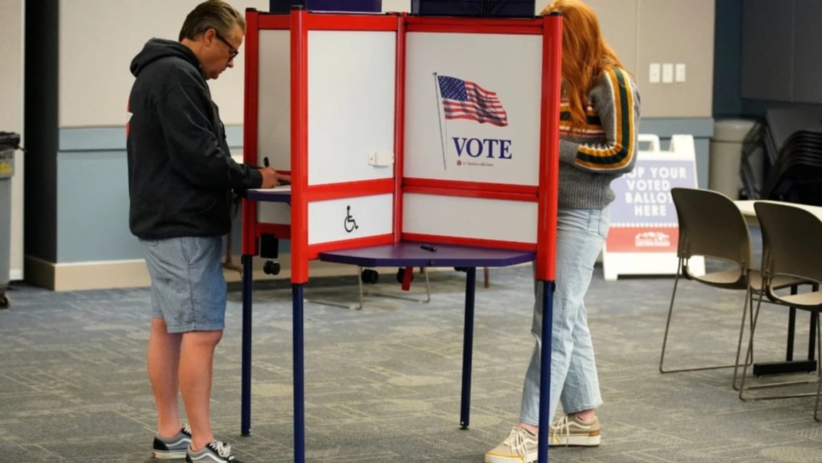 A qué hora abren y cierran las urnas para votar a Trump y Harris