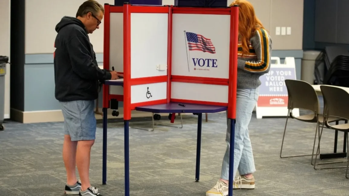 A qué hora abren y cierran las urnas para votar a Trump y Harris
