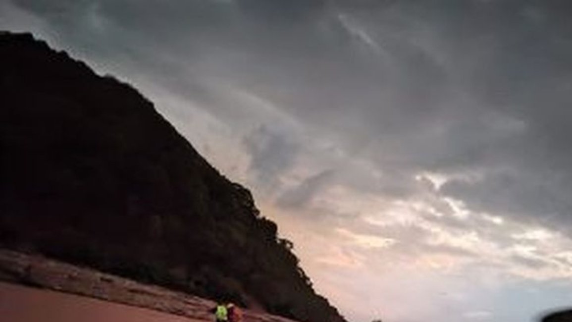 Rescataron una mujer que quedó varada en el río de La Caldera 