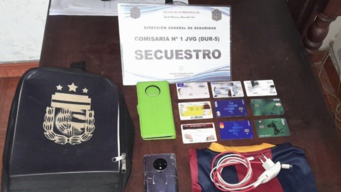 Policías recuperan una motocicleta y objetos robados en operativos en El Quebrachal y Joaquín V. González