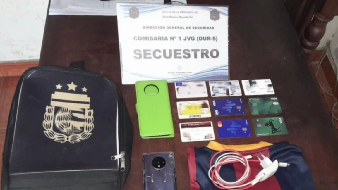 Policías recuperan una motocicleta y objetos robados en operativos en El Quebrachal y Joaquín V. González