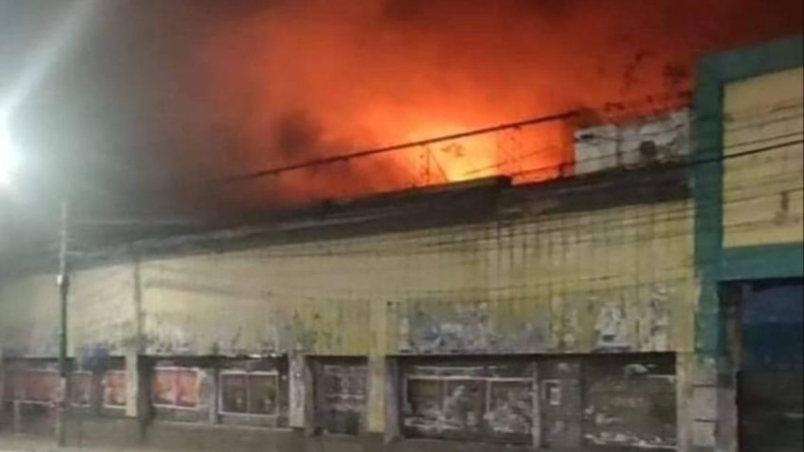 VIDEOS: Un incendio de gran magnitud arrasó con gran parte del Mercado San Miguel