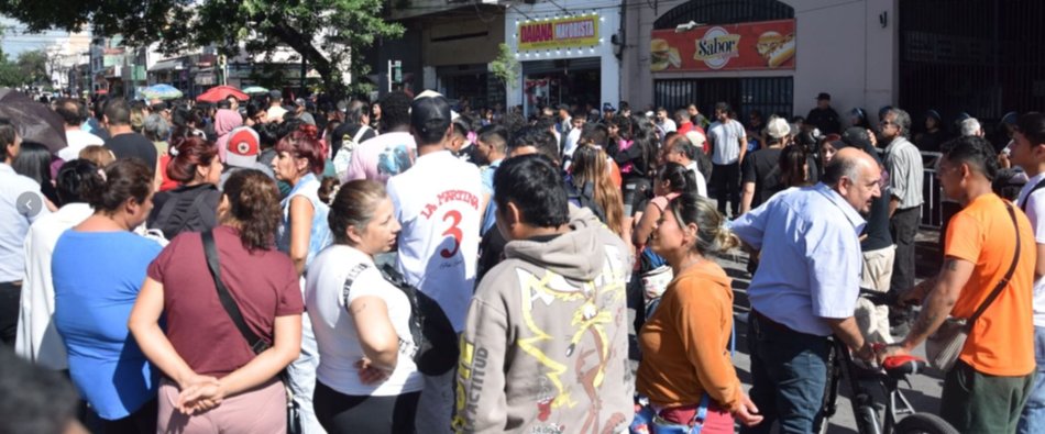 Incendio del Mercado San Miguel: “La situación es desoladora”, dijo el gobernador Sáenz el cual recorrió el lugar afectado por el fuego