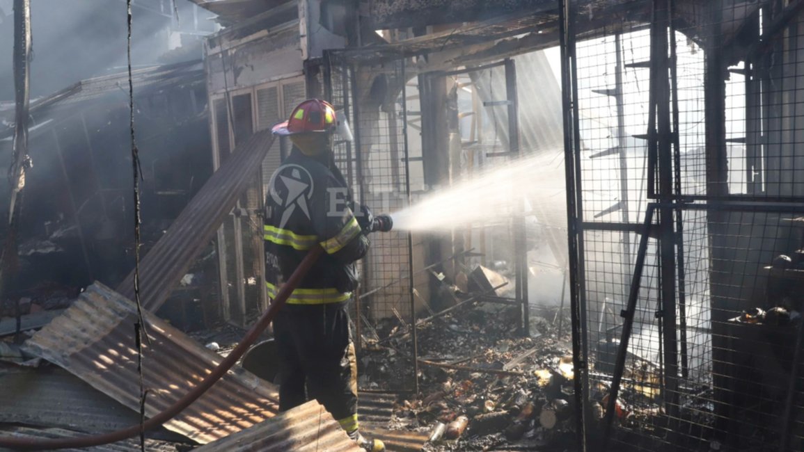 Para la Justicia, el incendio en el Mercado San Miguel habría sido accidental; Bomberos recomienda revisar la seguridad antes de reabrirlo