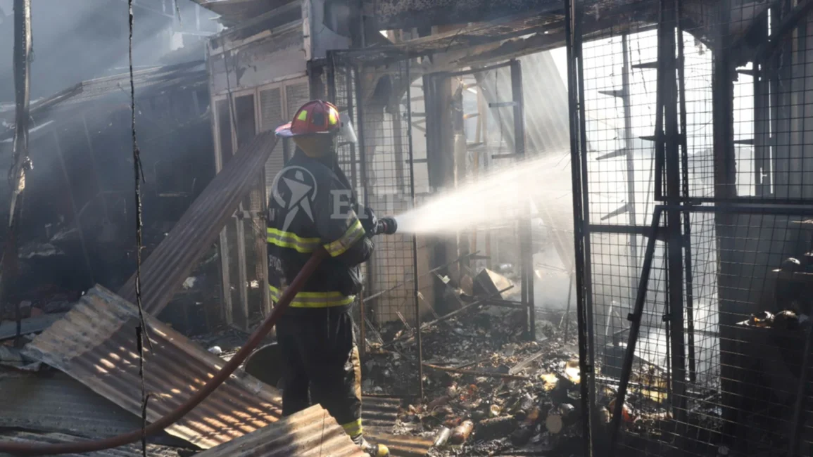 Para la Justicia, el incendio en el Mercado San Miguel habría sido accidental; Bomberos recomienda revisar la seguridad antes de reabrirlo