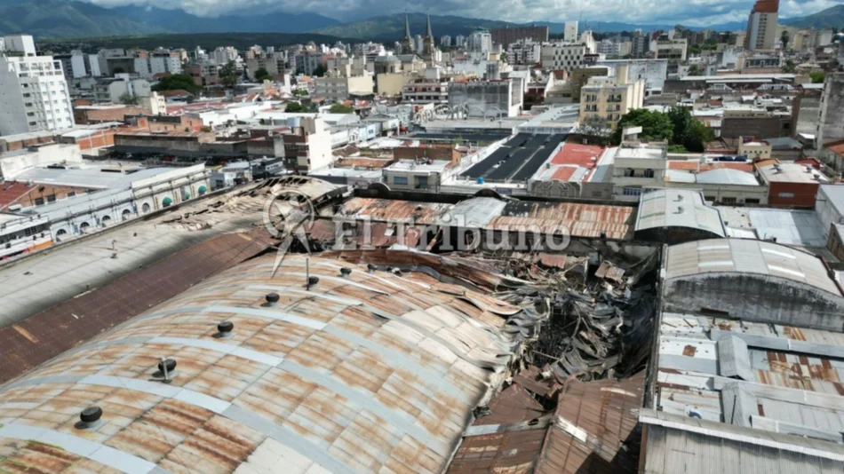 Un dron de El Tribuno sobrevoló la zona afectada por el voraz incendio en el mercado San Miguel